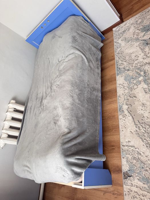 Продам спальный гарнитур