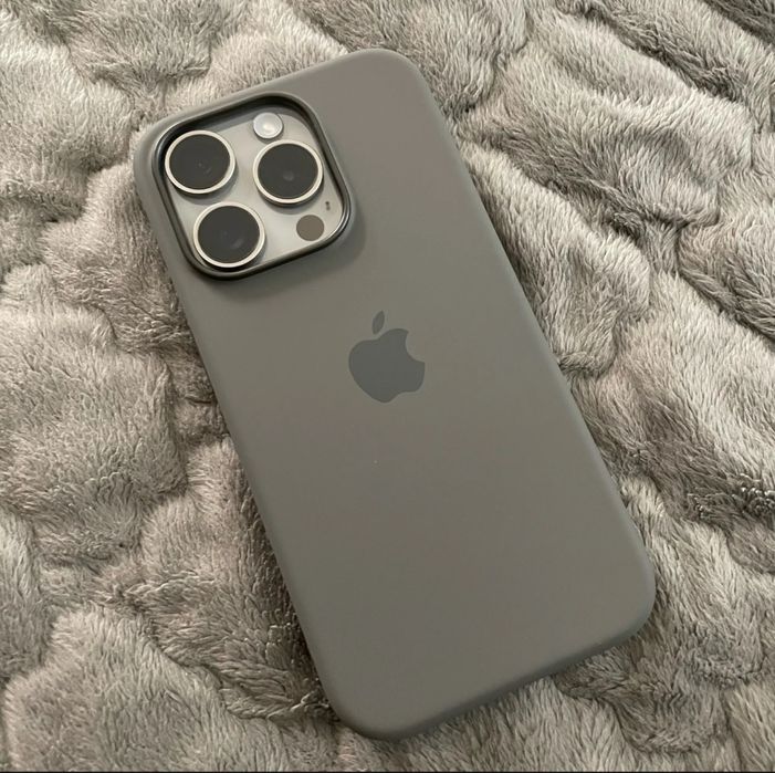 Apple кейс за iPhone 15/15 Pro/15 Pro Max Silicone Case c MagSafe