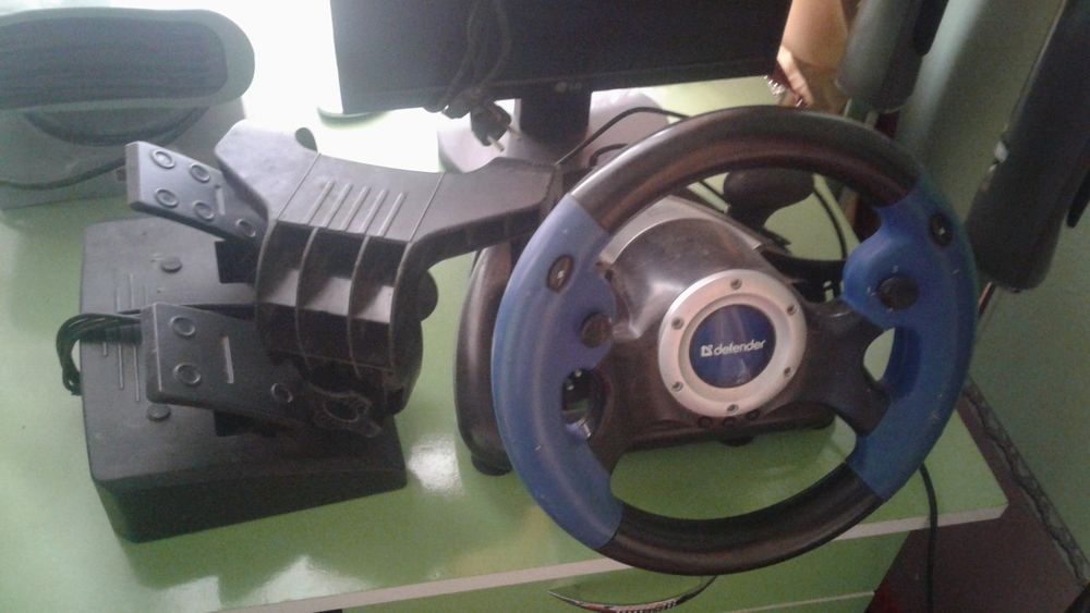 Игровой руль Defender в отличном состоянии