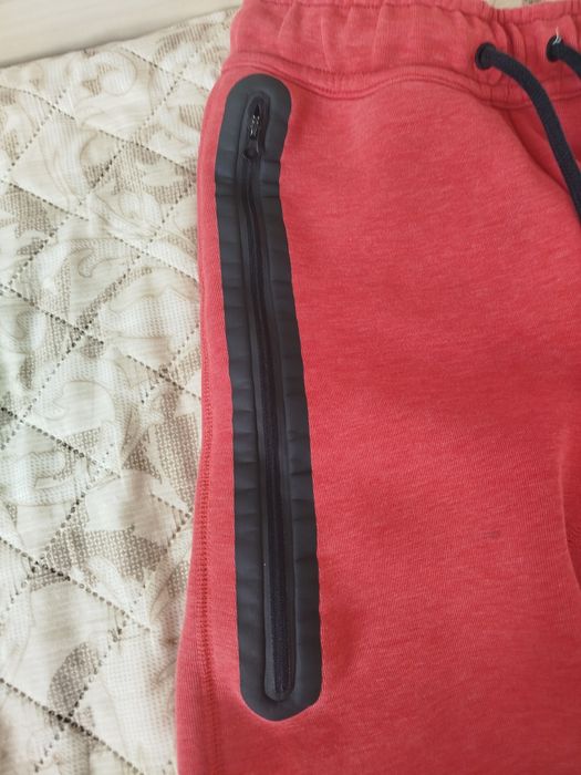 Nike tech fleece червено