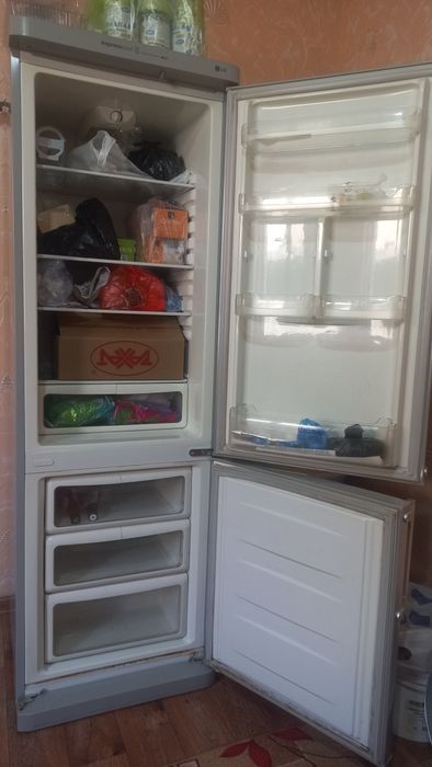 Холодильник LG..