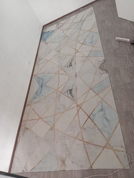 Продам ковёр 2-5 м