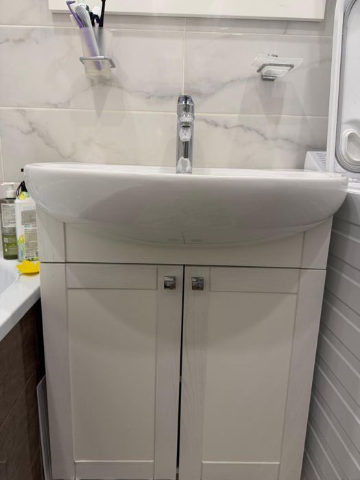 Продам тумбу с раковиной + смеситель