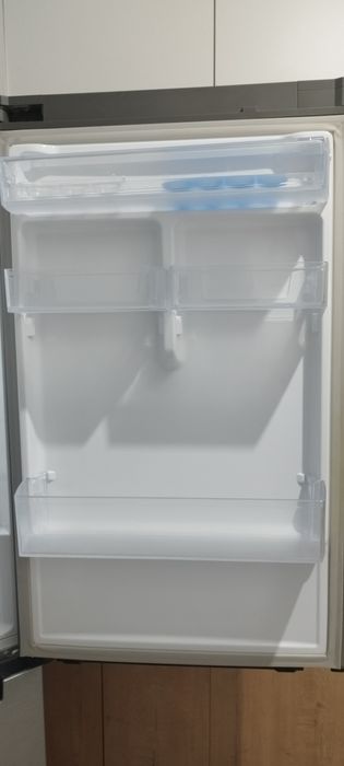 Продам холодильник, двухкамерный.