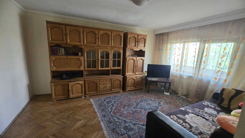 Apartament 2 camere decomandat, balcon 7,5 mp–Centru[deasupra 5 to go)