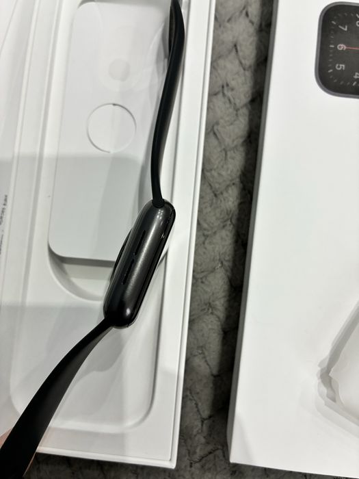 Apple Watch SE (GPS + Cellular)