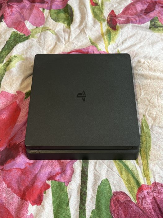 Playstation 4 slim