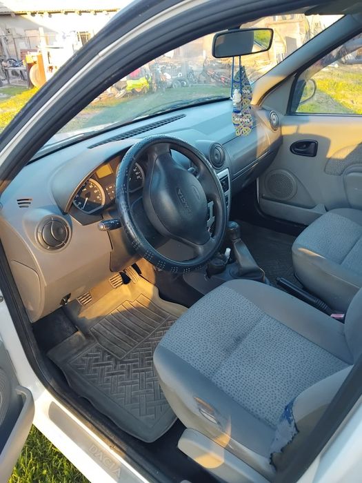 Vând Dacia Logan