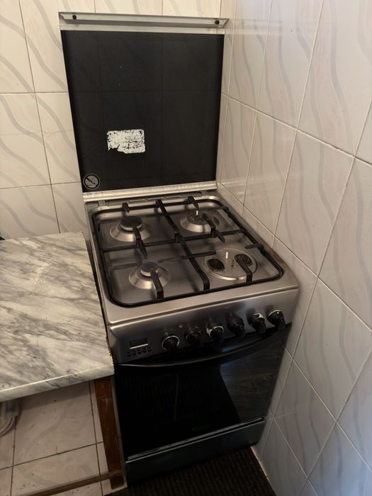 Продам газовую плиту
