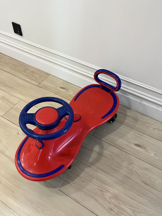 Машинка толокар в идеальном состоянии