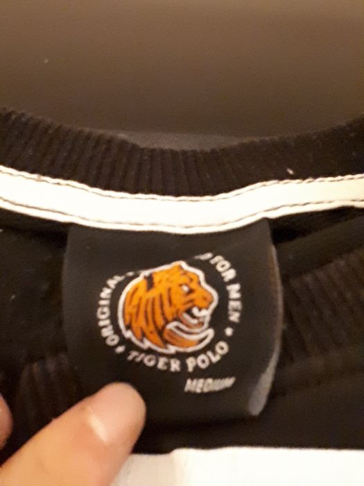 Bluza modernă cu  Fbi și scris