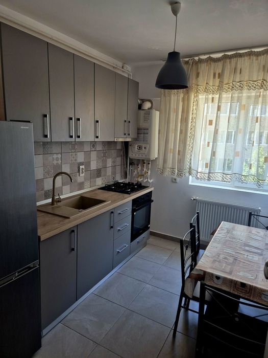 Apartament 3 camere de inchiriat