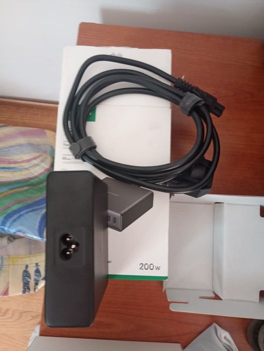 Charger Fast 200 w ideal pentru laptop, tableta, telefone