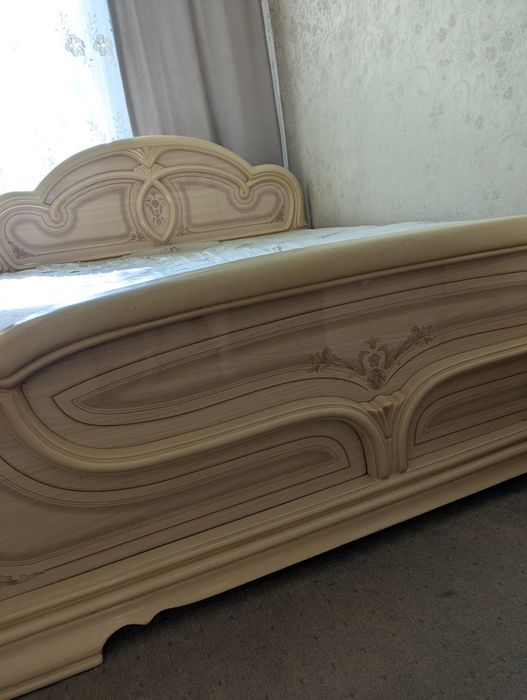 Продам двуспальную кровать 210*180 б/у