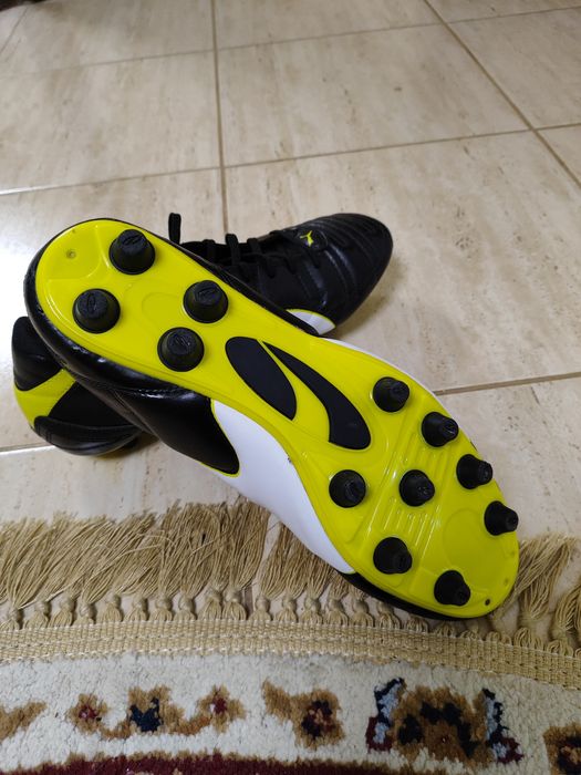 Ghete de fotbal Puma aproape nou nouțe