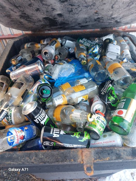 Отдам бесплатно бутылки стеклянные