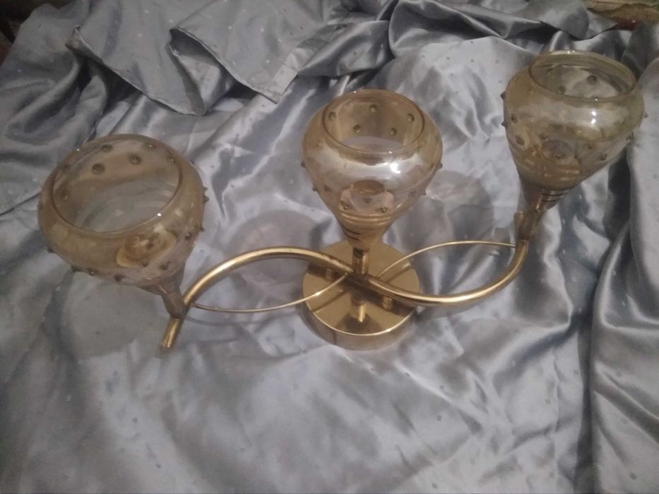 Продам люстру в спальню