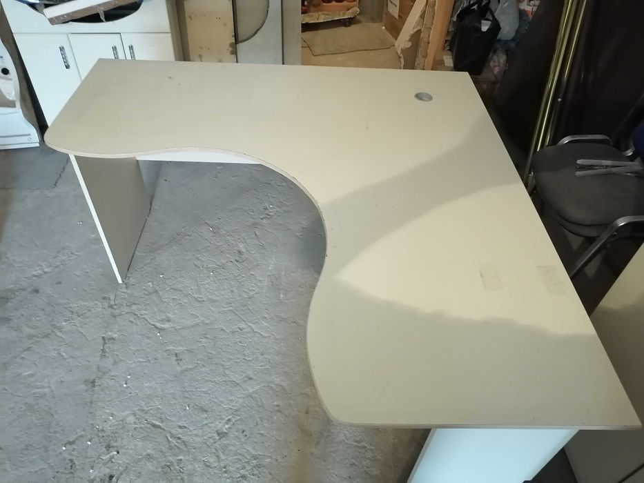 Стол угловой с тумбочкой