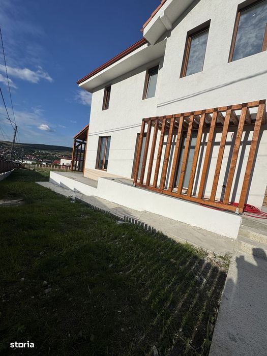 Casa individuala, 4 camere, 120 mp utili, teren liber 702 mp, Chinteni