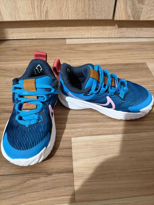 Vând încălțăminte băiețel in stare foarte buna,aproape noi