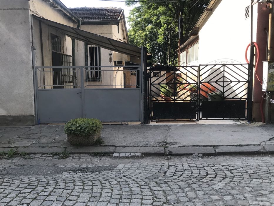 Врати метални с прозорци