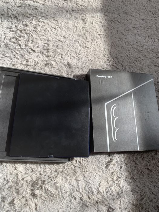 Samsung galaxy Z Fold 7,256 gb , NOU