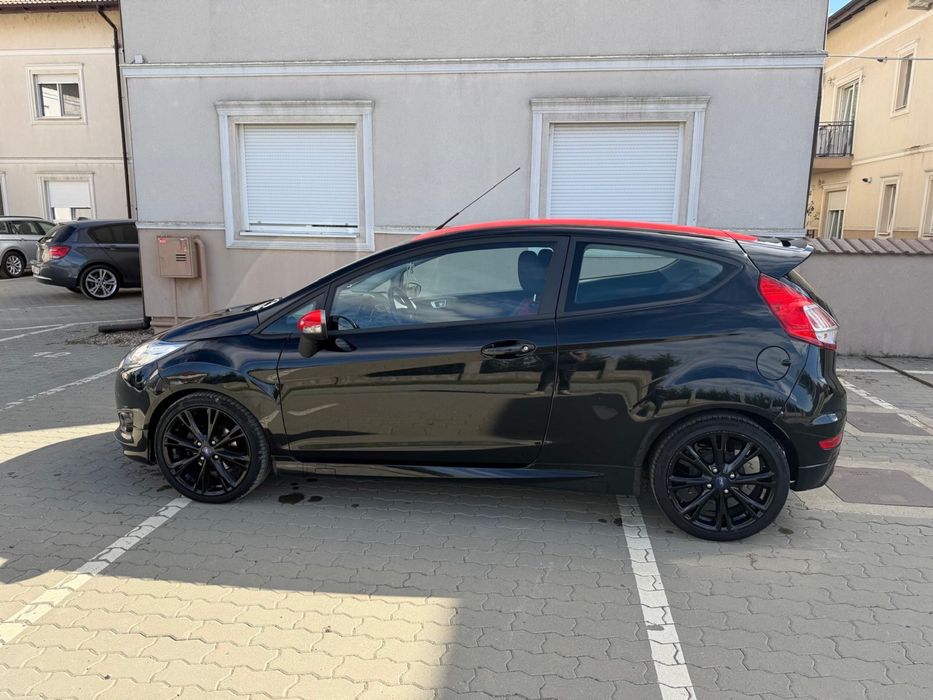 Ford Fiesta Red&Black 1.0 EcoBoost 140 CP | 2016 | 30.000 km | 3 uși
