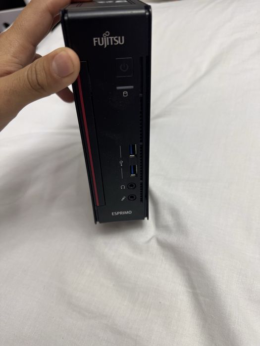 Компютър FujitsuQ556