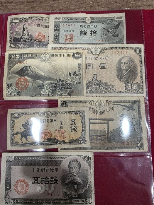 Японские бумажные деньги.