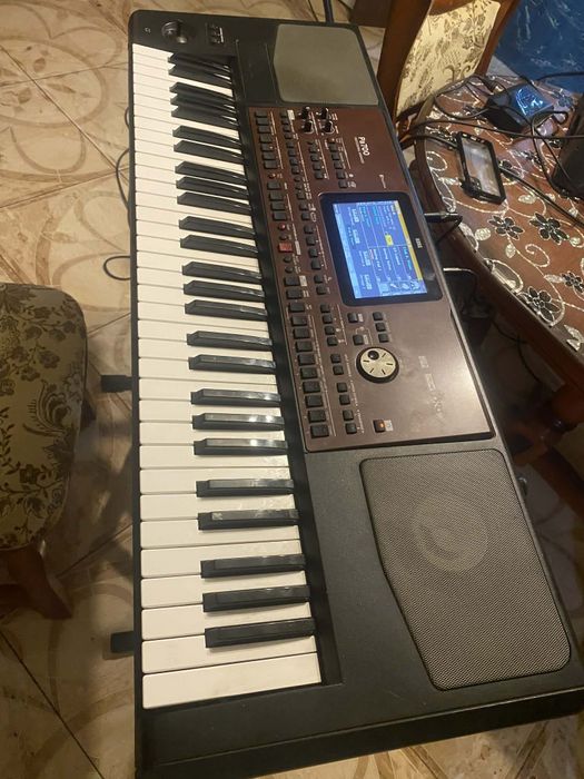 Orga Korg pa 700