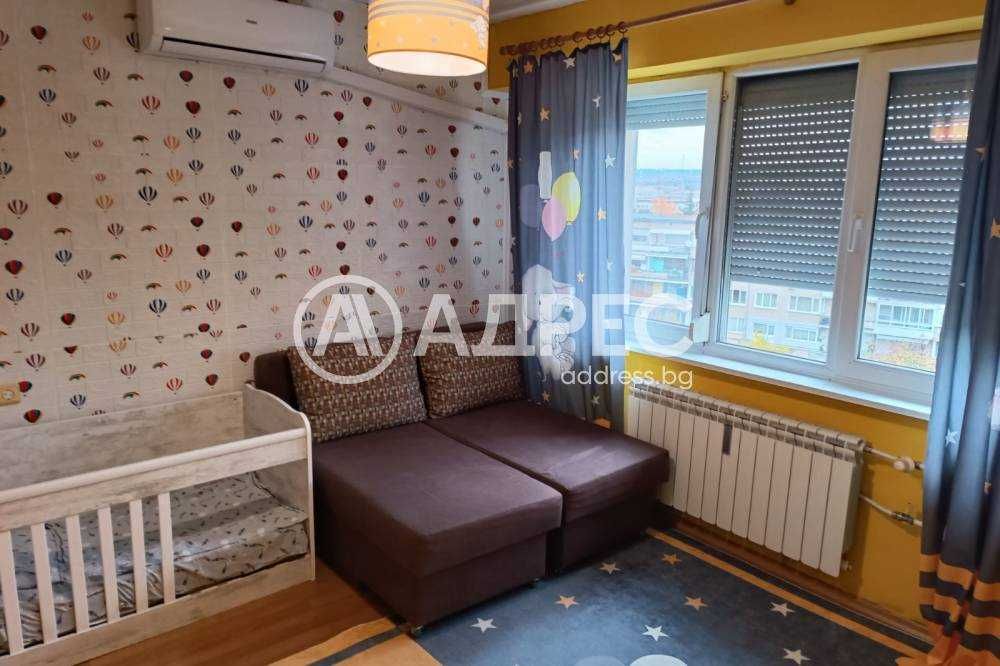 Дава се под наем Двустаен апартамент в Разград, Център - 64 кв.м за 255 € - Снимка #1