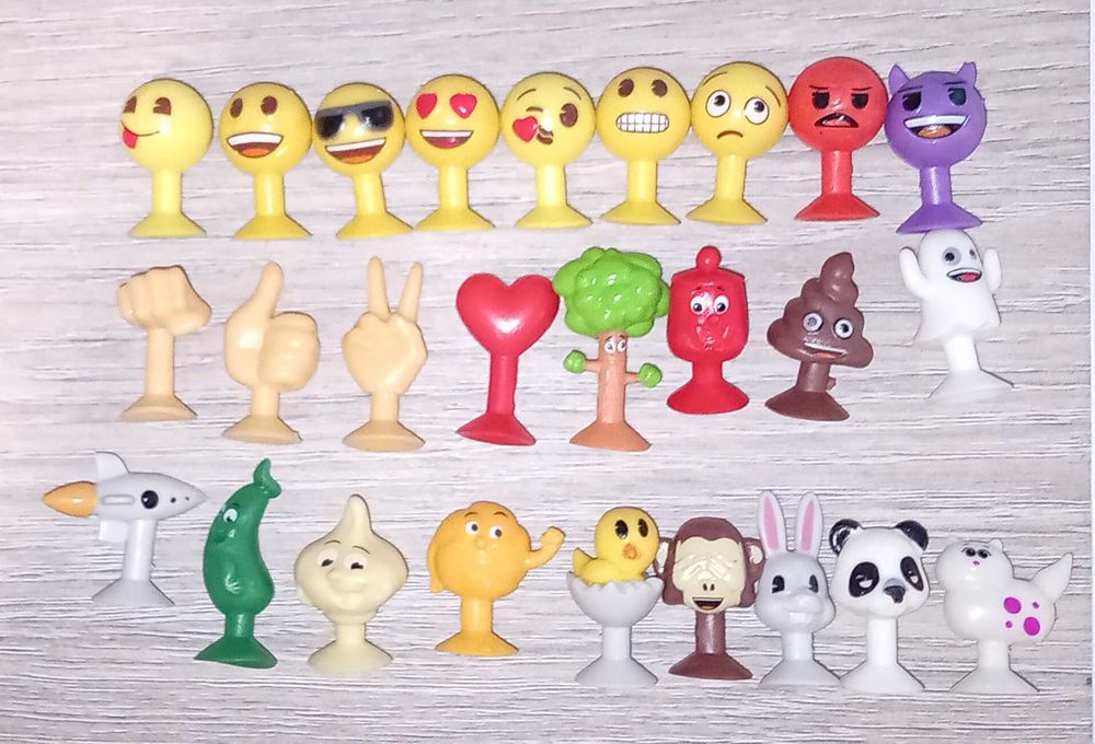 Комплект фигурки- 26(бр)+4 пластмасови