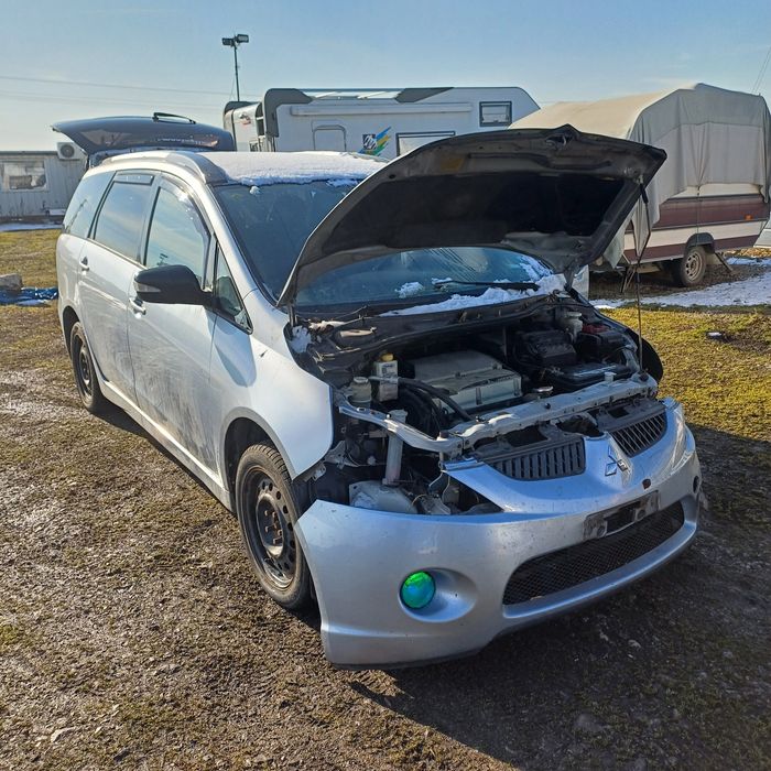 Мицубиши Грандис 2.4i На части