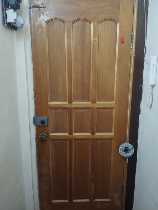 Продам деревянную дверь