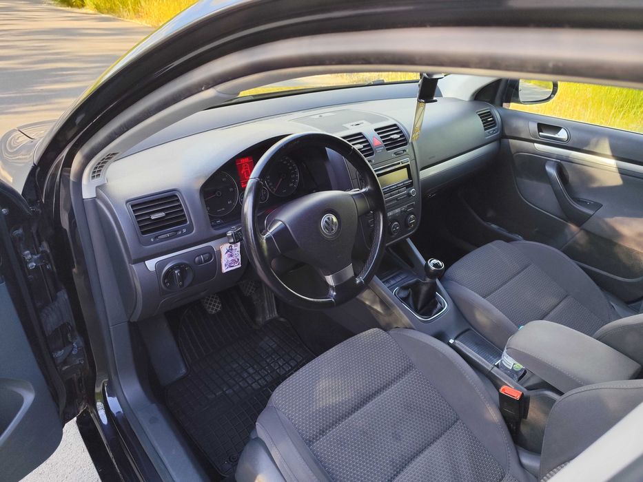 Продавам VW GOLF 5 2.0TDI 16V