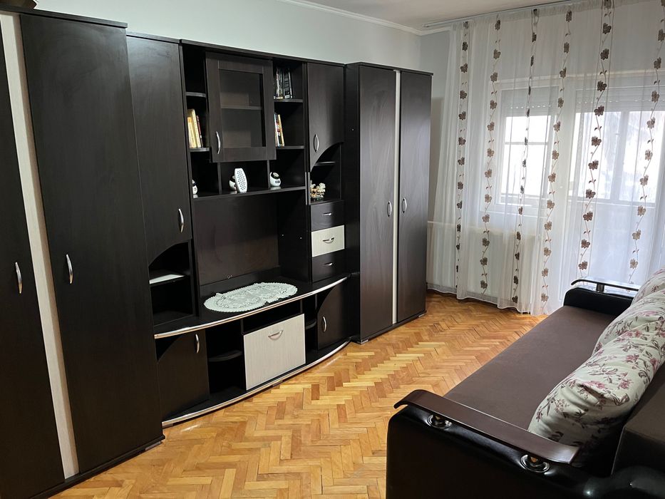 Închiriez apartament Micro 17
