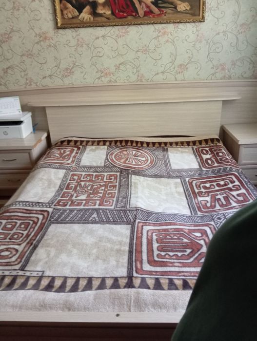Продаётся спальный гарнитур.