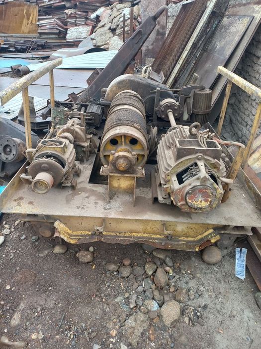 Юк кутаргич 5 т соз холатда 2та бор фаргонада турибди