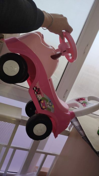 Продам Машинку толокар