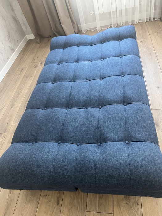 Продам диванчик ,компактный