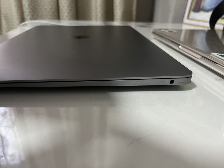 MacBook Air М1 8/256 срочно 93%