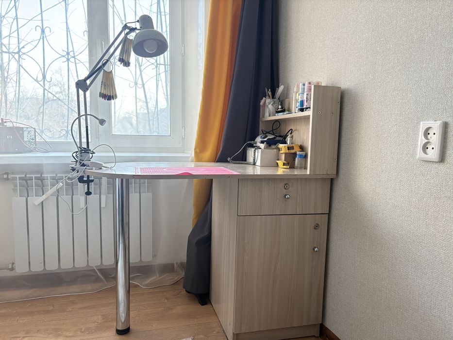 Стол доя маникюра