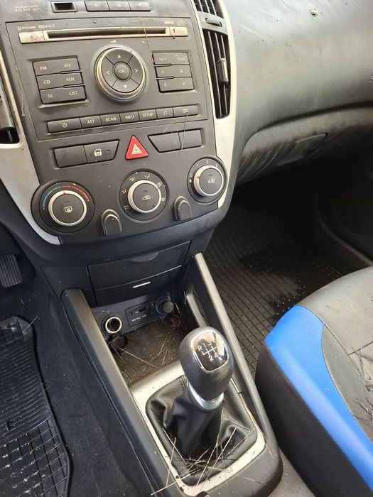 KIA Ceed 1.6 CRDI 16 V 90 k.c  6 скорости 2011 година