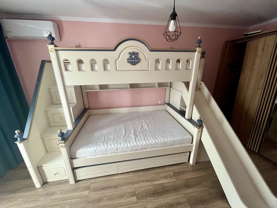 Vand pat supraetajat cu tobogan