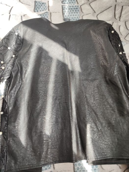 Кожено яке с перли