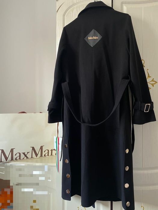 Пальто от бренда Max Mara