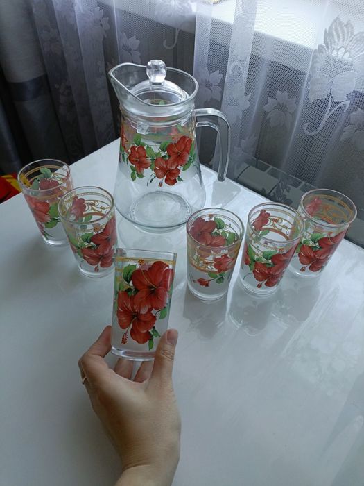 Продам кувшин и 6 стаканов