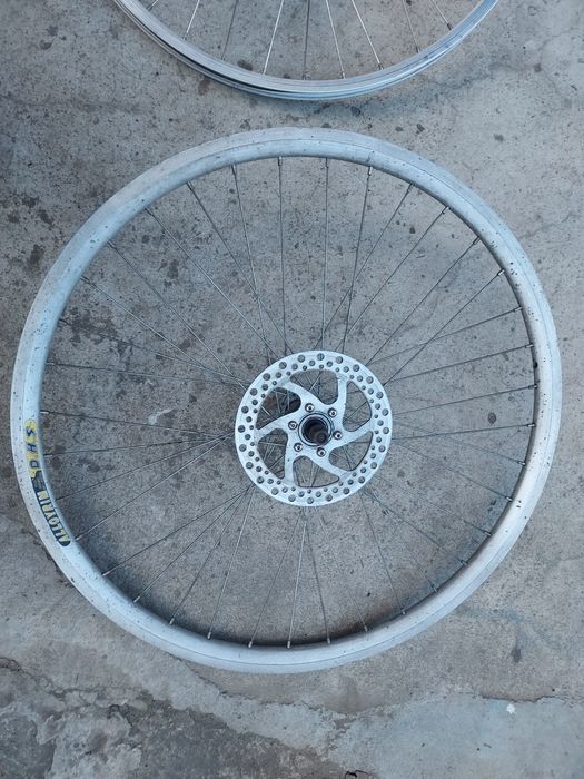 Roată față spate pe 26" și 28", cu disc