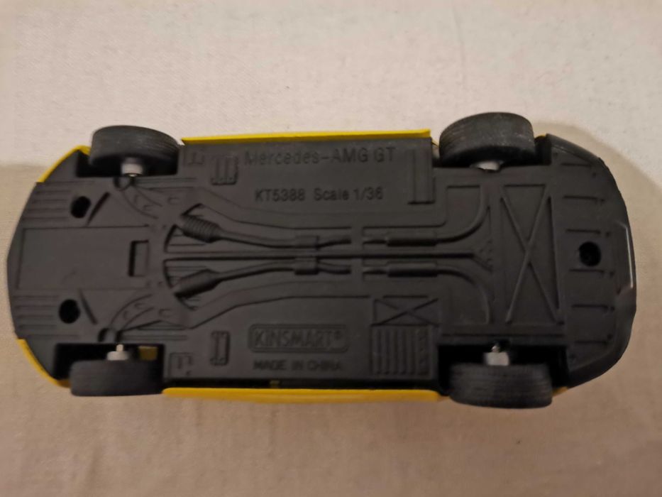 Продавам детски колички на производителите "Kinsmart" и "Welly"