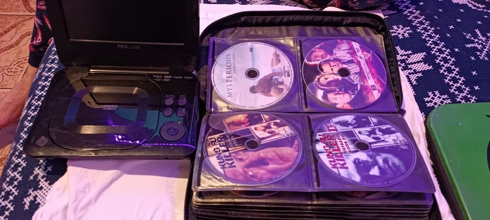 DVD player Apple + colecție DVD-uri (filme românești)